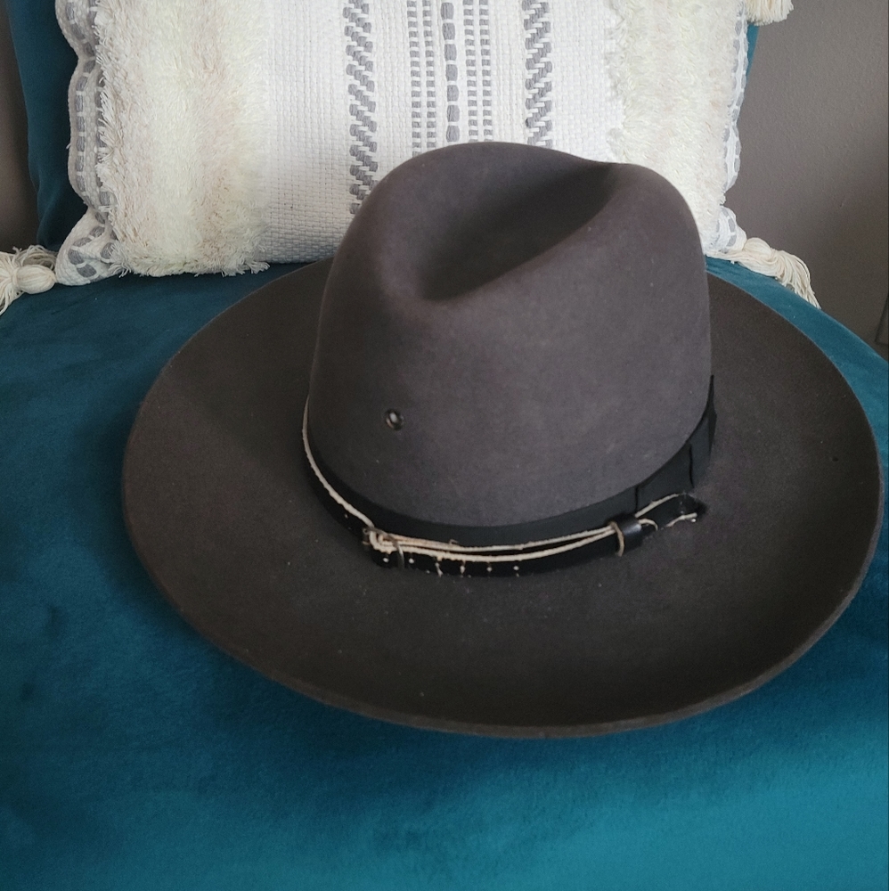 Vintage issued State trooper 3X beaver fur hat 7 1/4 with leather strap.